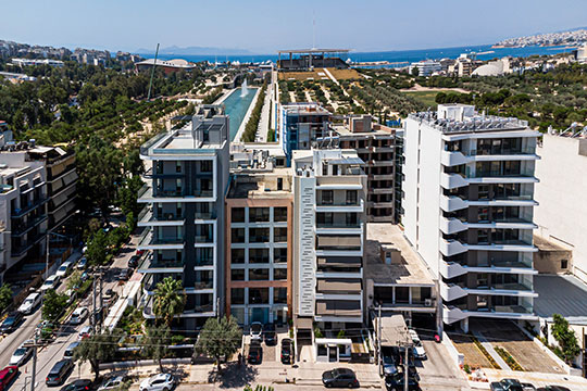 Επαγγελματική φωτογράφιση Πανοραμικής φωτογραφίας με Drone, μεζονέτας στην περιοχή του Ιδρύματος Νιάρχος στην Καλλιθέα, με στόχο την ανάδειξη του χώρου μέσα από κατάλληλο φωτισμό και σύνθεση εικόνας - Cinematic Luxe Studio