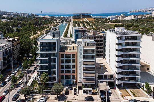 Επαγγελματική φωτογράφιση Πανοραμικής φωτογραφίας με Drone, μεζονέτας στην περιοχή του Ιδρύματος Νιάρχος στην Καλλιθέα, με στόχο την ανάδειξη του χώρου μέσα από κατάλληλο φωτισμό και σύνθεση εικόνας - Cinematic Luxe Studio