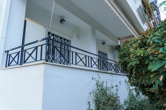 Επαγγελματική φωτογράφιση Εξωτερική άποψη ακινήτου στην περιοχή Ηλιούπολη, με στόχο την ανάδειξη του χώρου μέσα από κατάλληλο φωτισμό και σύνθεση εικόνας - Cinematic Luxe Studio