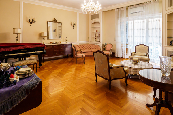 Επαγγελματική Φωτογράφιση, ενιαίου χώρου σαλονιού διαμερίσματος στην περιοχή της Καλλιθέας Επαγγελματική λήψη με φυσικό φωτισμό και υψηλή αισθητική, Επαγγελματική φωτογράφιση  ενιαίου χώρου σαλονιού, διαμερίσματος στην περιοχή της Καλλιθέας, με στόχο την ανάδειξη του χώρου μέσα από κατάλληλο φωτισμό και σύνθεση εικόνας - Cinematic Luxe Studio 030-6934-260-329