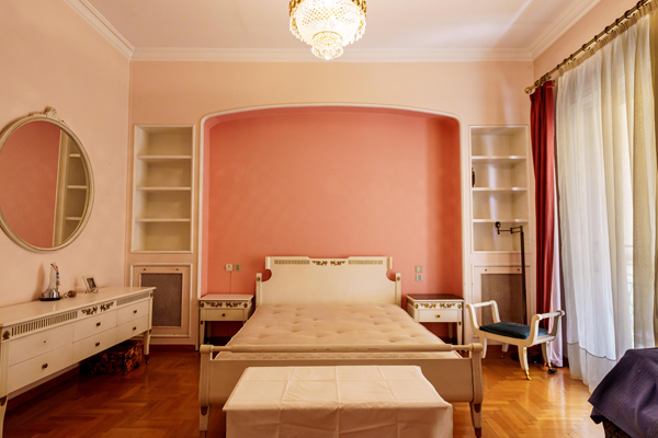 Επαγγελματική Φωτογράφιση, κρεβατοκάμαρας διαμερίσματος στην περιοχή της Καλλιθέας Επαγγελματική λήψη με φυσικό φωτισμό και υψηλή αισθητική, Επαγγελματική φωτογράφιση  κρεβατοκάμαρας, διαμερίσματος στην περιοχή της Καλλιθέας, με στόχο την ανάδειξη του χώρου μέσα από κατάλληλο φωτισμό και σύνθεση εικόνας - Cinematic Luxe Studio 030-6934-260-329