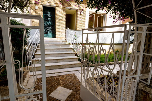 Επαγγελματική Φωτογράφιση, εξωτερικής άποψης  διαμερίσματος στην περιοχή της Καλλιθέας Επαγγελματική λήψη με φυσικό φωτισμό και υψηλή αισθητική, Επαγγελματική φωτογράφιση  εξωτερικής άποψης, διαμερίσματος στην περιοχή της Καλλιθέας, με στόχο την ανάδειξη του χώρου μέσα από κατάλληλο φωτισμό και σύνθεση εικόνας - Cinematic Luxe Studio 030-6934-260-329