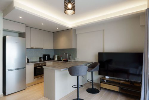 Σαλόνι Κουζίνα, Καλλιθέα, Επαγγελματική φωτογράφιση σαλόνι κουζίνα στο Καλλιθέα. Φωτογραφία που αναδεικνύει τη λεπτομέρεια, τη σύνθεση και το φως στον χώρο - Cinematic Luxe Studio