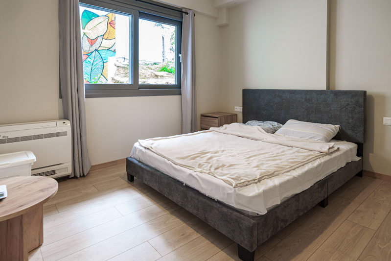 Master Υπνοδωμάτιο με διπλό κρεβάτι, Φωτογραφία Real Estate, Διαμέρισμα στην Καλλιθέα - Cinematic Luxe Studio  