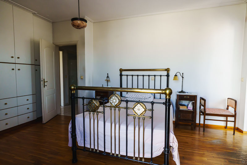 Υπνοδωμάτιο, Νέο Φάληρο, Επαγγελματική φωτογράφιση υπνοδωμάτιο στο Νέο Φάληρο,  Φωτογραφία που αναδεικνύει τη λεπτομέρεια, τη σύνθεση και το φως στον χώρο.Υπνοδωμάτιο ακινήτου στο Νέο Φάληρο, Η εικόνα αναδεικνύει τη χαρακτηριστική αισθητική και την ατμόσφαιρα του χώρου - Cinematic Luxe Studio