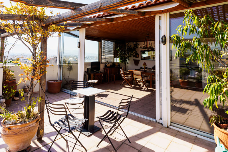 Νέο Φάληρο, Μπαλκόνι, Επαγγελματική Φωτογράφιση μπαλκόνι ακινήτου στην περιοχή Νέο Φάληρο, επαγγελματική λήψη με φυσικό φωτισμό και υψηλή αισθητική, Επαγγελματική φωτογράφιση μπαλκόνι ακινήτου στην περιοχή Νέο Φάληρο, με στόχο την ανάδειξη του χώρου μέσα από κατάλληλο φωτισμό και σύνθεση εικόνας. Μπαλκόνι, Φωτογράφιση ακινήτου – Νέο Φάληρο - Cinematic Luxe Studio