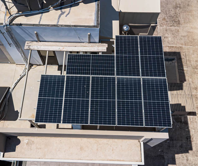 Επαγγελματική Φωτογράφιση, Ηλιακών πάνελ με Drone, μεζονέτας στην περιοχή του Ιδρύματος Νιάρχος στην Καλλιθέα Επαγγελματική λήψη με φυσικό φωτισμό και υψηλή αισθητική, Επαγγελματική φωτογράφιση Ηλιακών πάνελ με Drone, μεζονέτας στην περιοχή του Ιδρύματος Νιάρχος στην Καλλιθέα, με στόχο την ανάδειξη του χώρου μέσα από κατάλληλο φωτισμό και σύνθεση εικόνας - Cinematic Luxe Studio