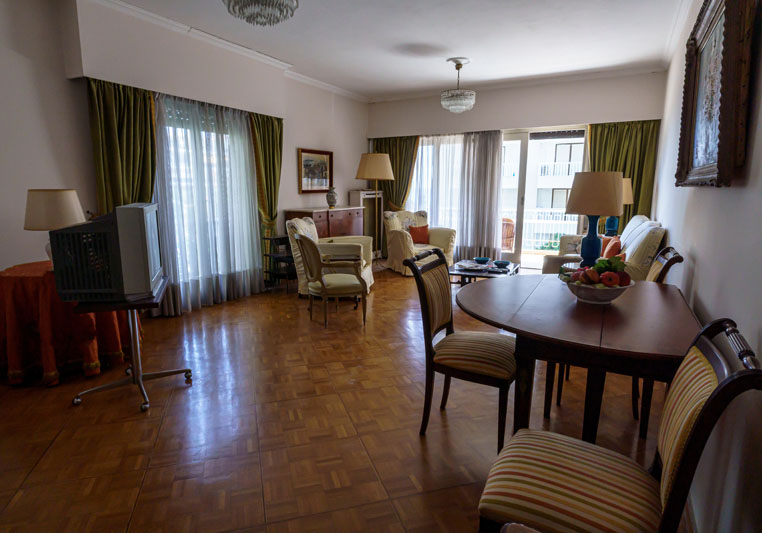 Παλαιό Φάληρο, Σαλόνι, Φωτογράφιση  ακινήτου στην περιοχή Παλαιό Φάληρο επαγγελματική λήψη με φυσικό φωτισμό και υψηλή αισθητική Επαγγελματική φωτογράφιση Σαλόνι ακινήτου στην περιοχή Παλαιό Φάληρο, με στόχο την ανάδειξη του χώρου μέσα από κατάλληλο φωτισμό και σύνθεση εικόνας. Σαλόνι Φωτογράφιση ακινήτου – Παλαιό Φάληρο - Cinematic Luxe Studio