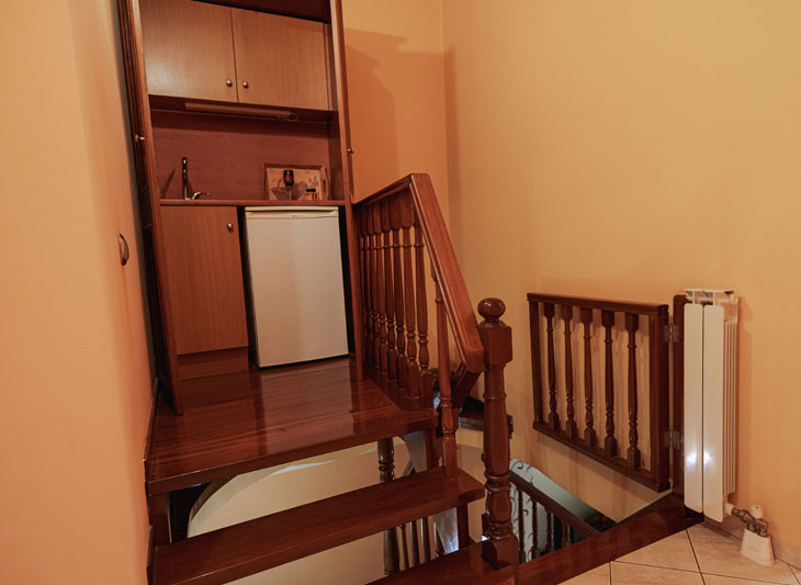 Εσωτερική σκάλα, Μεζονέτα Νίκαια Αττικής - Cinematic Luxe Studio