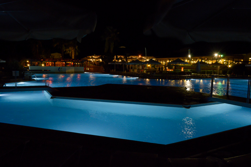 Επαγγελματική Φωτογράφιση, Νυχτερινή άποψη της πισίνας του Beach bar  του Golden Coast Hotel & Bungalows στη Νέα Μάκρη Επαγγελματική Φωτογράφιση του ξενοδοχείου Golden Coast Hotel & Bungalows στη Νέα Μάκρη, Επαγγελματική Φωτογράφιση, Νυχτερινή άποψη της πισίνας του Beach bar  του ξενοδοχείου Golden Coast Hotel & Bungalows στη Νέα Μάκρη - Cinematic Luxe Studio