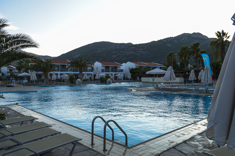 Επαγγελματική Φωτογράφιση, Άποψη της πισίνας του Golden Coast Hotel & Bungalows στη Νέα Μάκρη Επαγγελματική Φωτογράφιση του ξενοδοχείου Golden Coast Hotel & Bungalows στη Νέα Μάκρη, Επαγγελματική Φωτογράφιση της πισίνας του ξενοδοχείου Golden Coast Hotel & Bungalows στη Νέα Μάκρη - Cinematic Luxe Studio