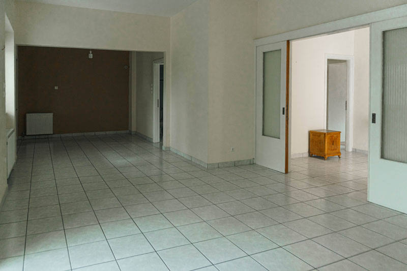 Επαγγελματική Φωτογράφιση, σαλόνι ακινήτου στην περιοχή Ηλιούπολη, επαγγελματική λήψη με φυσικό φωτισμό και υψηλή αισθητική, Επαγγελματική φωτογράφιση σαλόνι ακινήτου στην περιοχή Ηλιούπολη, με στόχο την ανάδειξη του χώρου μέσα από κατάλληλο φωτισμό και σύνθεση εικόνας - Cinematic Luxe Studio