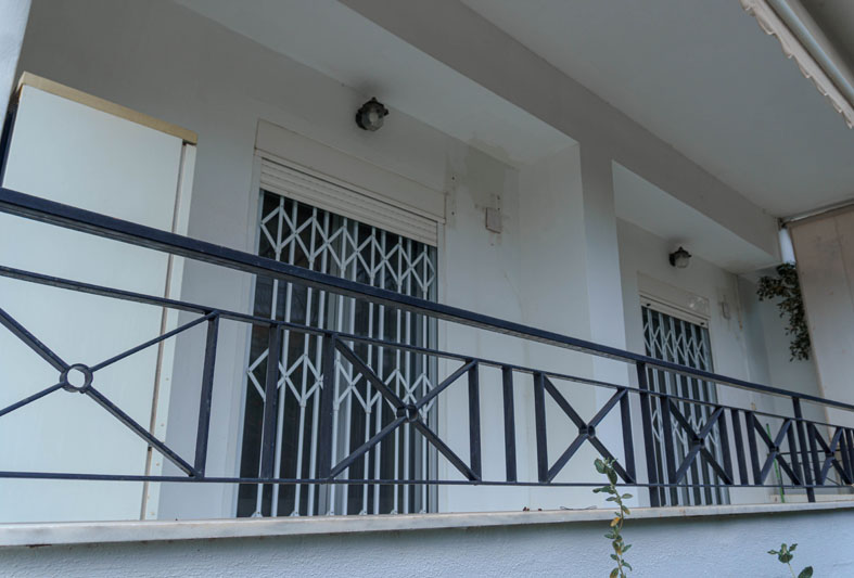 Επαγγελματική Φωτογράφιση, Εξωτερική άποψη ακινήτου στην περιοχή Ηλιούπολη, επαγγελματική λήψη με φυσικό φωτισμό και υψηλή αισθητική, Επαγγελματική φωτογράφιση Εξωτερική άποψη ακινήτου στην περιοχή Ηλιούπολη, με στόχο την ανάδειξη του χώρου μέσα από κατάλληλο φωτισμό και σύνθεση εικόνας - Cinematic Luxe Studio