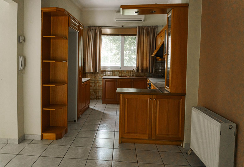 Επαγγελματική Φωτογράφιση, Κουζίνα ακινήτου στην περιοχή Ηλιούπολη, επαγγελματική λήψη με φυσικό φωτισμό και υψηλή αισθητική, Επαγγελματική φωτογράφιση Κουζίνα ακινήτου στην περιοχή Ηλιούπολη, με στόχο την ανάδειξη του χώρου μέσα από κατάλληλο φωτισμό και σύνθεση εικόνας - Cinematic Luxe Studio