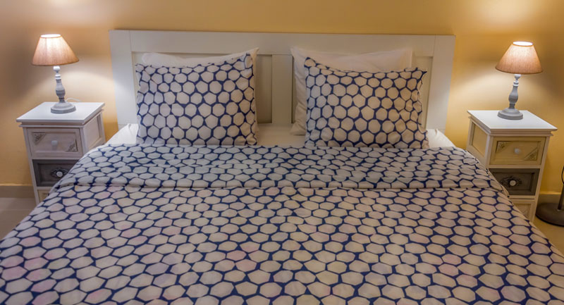 Επαγγελματική φωτογράφιση, Υπνοδωμάτιο σε διαφορετική γωνιά λήψης σε μικρό διαμέρισμα στον Νέο Κόσμο, Επαγγελματική φωτογράφιση Airbnb, Υπνοδωμάτιο σε διαφορετική γωνιά λήψης σε μικρό διαμέρισμα στον Νέο Κόσμο. Ιδανική για την προβολή της καταχώρισης σε ψηφιακές πλατφόρμες - Cinematic Luxe Studio