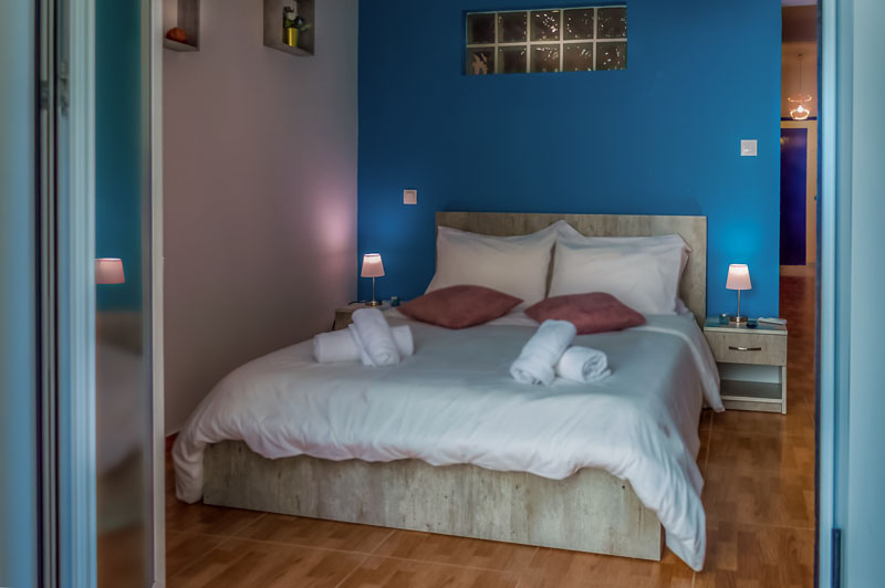 Επαγγελματική φωτογράφιση, Υπνοδωμάτιο σε μικρό διαμέρισμα AirbnbΣυγγρού Φιξ, Επαγγελματική φωτογράφιση Airbnb, Υπνοδωμάτιο σε μικρό διαμέρισμα Airbnb Συγγρού Φιξ,  Ιδανική για την προβολή της καταχώρισης σε ψηφιακές πλατφόρμες - Cinematic Luxe Studio