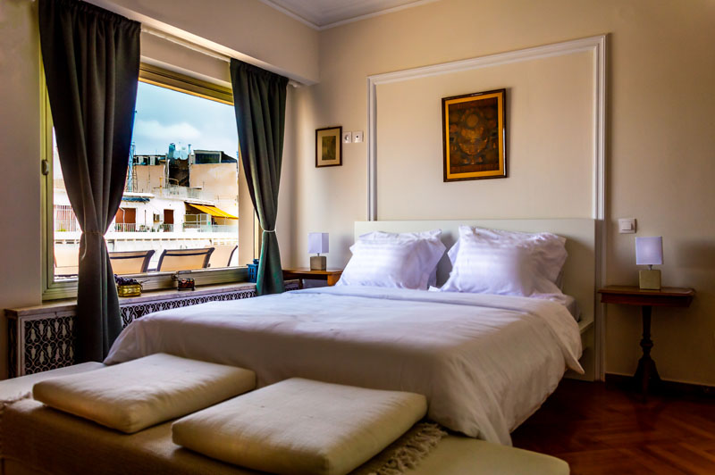 Επαγγελματική φωτογράφιση, Υπνοδωμάτιο Airbnb 6ου ορόφου στο Κουκάκι Αθήνας με θέα Ακρόπολη, Επαγγελματική φωτογράφιση Airbnb,Υπνοδωμάτιο 6ου ορόφου στο Κουκάκι Αθήνας με θέα Ακρόπολη, Ιδανική για την προβολή της καταχώρισης σε ψηφιακές πλατφόρμες - Cinematic Luxe Studio