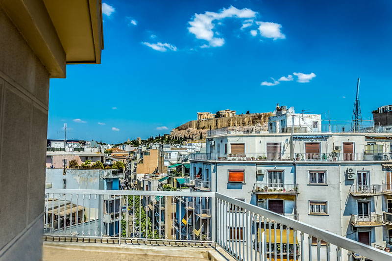 Επαγγελματική φωτογράφιση, Μπαλκόνι 6ου ορόφου στο Κουκάκι Αθήνας με θέα Ακρόπολη & Στύλους του Ολυμπίου Διός, Επαγγελματική φωτογράφιση Airbnb, Μπαλκόνι 6ου ορόφου στο Κουκάκι Αθήνας Κουκάκι Αθήνας με θέα Ακρόπολη & Στύλους του Ολυμπίου Διός Ιδανική για την προβολή της καταχώρισης σε ψηφιακές πλατφόρμες - Cinematic Luxe Studio