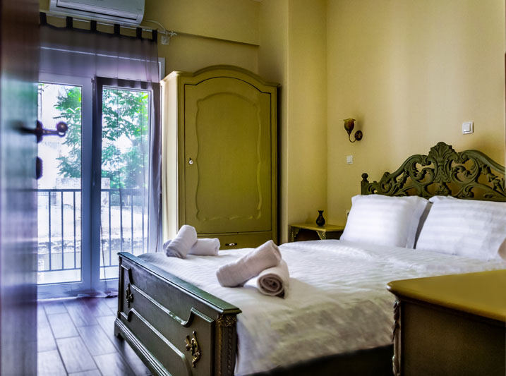 Επαγγελματική φωτογράφιση, Υπνοδωμάτιο σε διαφορετική γωνιά λήψης, με παράθυρο, Airbnb φωτεινό στον Νέο Κόσμο, επαγγελματική φωτογράφιση Airbnb, Υπνοδωμάτιο σε διαφορετική γωνιά λήψης, με παράθυρο, Airbnb φωτεινό στον Νέο Κόσμο, Ιδανική για την προβολή της καταχώρισης σε ψηφιακές πλατφόρμες - Cinematic Luxe Studio