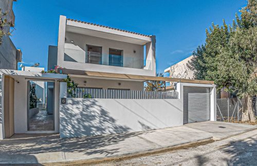 Εξωτερική άποψη βίλλας, Βούλα, Επαγγελματική φωτογράφιση εξωτερική άποψη βίλλας στην Βούλα. Φωτογραφία που αναδεικνύει τη λεπτομέρεια, τη σύνθεση και το φως στον χώρο - Cinematic Luxe Studio