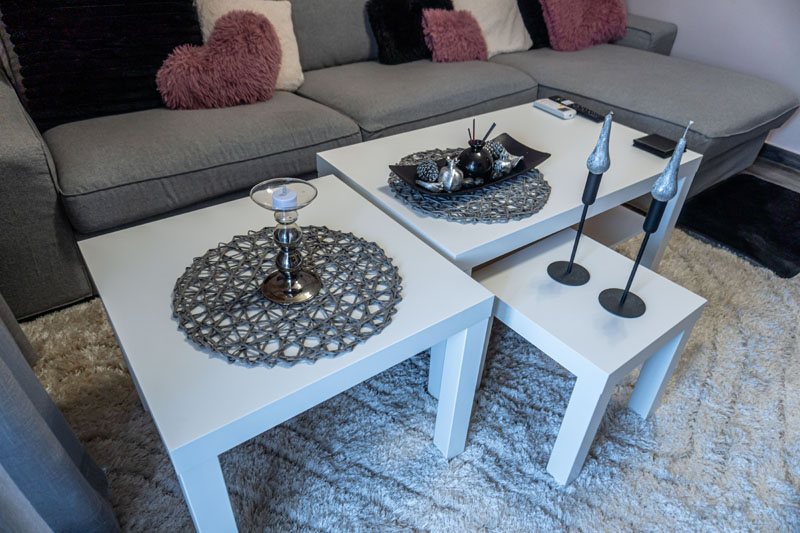 Επαγγελματική φωτογράφιση, Σαλόνι με Τραπεζάκι πολύ φωτεινό στον Νέο Κόσμο, Λεωφόρος Συγγρού, Επαγγελματική Φωτογράφιση Airbnb, Σαλόνι με Τραπεζάκι πολύ φωτεινό στον Νέο Κόσμο, Λεωφόρος Συγγρού. Ιδανική για την προβολή της καταχώρισης σε ψηφιακές πλατφόρμες - Cinematic Luxe Studio