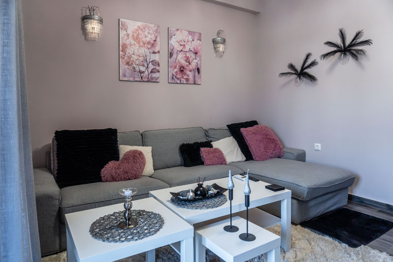 Επαγγελματική φωτογράφιση, Σαλόνι απο διαφορετική γωνία λήψης πολύ φωτεινό στον Νέο Κόσμο, Λεωφόρος Συγγρού, Επαγγελματική Φωτογράφιση Airbnb, Σαλόνι απο διαφορετική γωνία λήψης πολύ φωτεινό στον Νέο Κόσμο, Λεωφόρος Συγγρού. Ιδανική για την προβολή της καταχώρισης σε ψηφιακές πλατφόρμες - Cinematic Luxe Studio