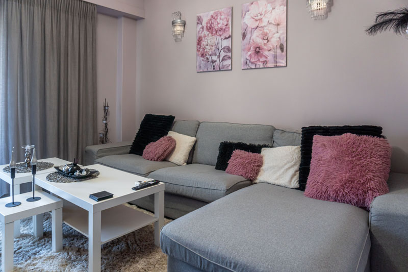 Επαγγελματική φωτογράφιση, Σαλόνι απο διαφορετική γωνία λήψης πολύ φωτεινό στον Νέο Κόσμο, Λεωφόρος Συγγρού, Επαγγελματική Φωτογράφιση Airbnb, Σαλόνι απο διαφορετική γωνία λήψης πολύ φωτεινό στον Νέο Κόσμο, Λεωφόρος Συγγρού. Ιδανική για την προβολή της καταχώρισης σε ψηφιακές πλατφόρμες - Cinematic Luxe Studio