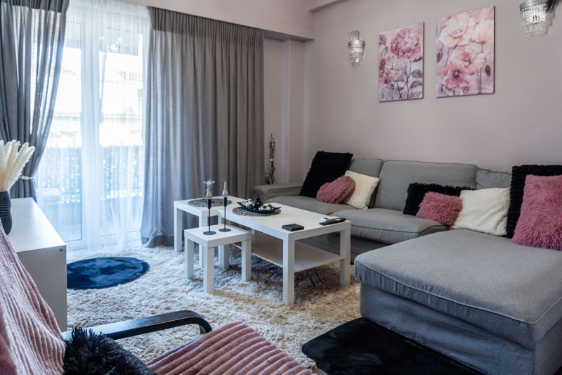 Επαγγελματική φωτογράφιση, Σαλόνι απο διαφορετική γωνία λήψης πολύ φωτεινό στον Νέο Κόσμο, Λεωφόρος Συγγρού, Επαγγελματική Φωτογράφιση Airbnb, Σαλόνι απο διαφορετική γωνία λήψης πολύ φωτεινό στον Νέο Κόσμο, Λεωφόρος Συγγρού. Ιδανική για την προβολή της καταχώρισης σε ψηφιακές πλατφόρμες - Cinematic Luxe Studio