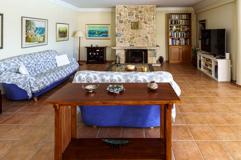 Επαγγελματική Φωτογράφιση, ενιαίου χώρου, σαλόνι πολυτελούς μεζονέτας 540 τ.μ στην ανατολική αττική Επαγγελματική λήψη με φυσικό φωτισμό και υψηλή αισθητική, Επαγγελματική φωτογράφιση ενιαίου χώρου, σαλόνι πολυτελούς μεζονέτας 540 τ.μ στην ανατολική αττική, με στόχο την ανάδειξη του χώρου μέσα από κατάλληλο φωτισμό και σύνθεση εικόνας - Cinematic Luxe Studio