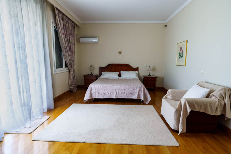 Επαγγελματική Φωτογράφιση, υπνοδωματίου πολυτελούς μεζονέτας 540 τ.μ στην ανατολική αττική Επαγγελματική λήψη με φυσικό φωτισμό και υψηλή αισθητική, Επαγγελματική φωτογράφιση υπνοδωματίου πολυτελούς μεζονέτας 540 τ.μ στην ανατολική αττική, με στόχο την ανάδειξη του χώρου μέσα από κατάλληλο φωτισμό και σύνθεση εικόνας - Cinematic Luxe Studio