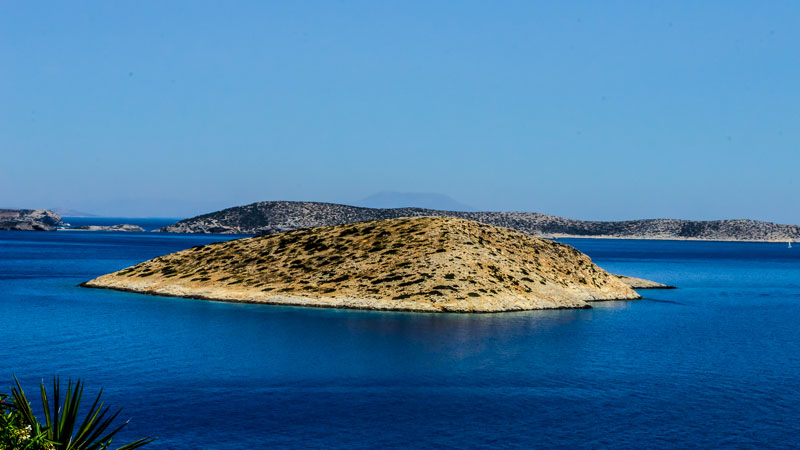 Επαγγελματική φωτογράφιση, Εξωτερική φωτογραφία απο την θέα του Παραδοσιακού καταλύματος Venetiko Studios προς το νησί βενέτικο στην Ηράκλειά Κυκλάδων στο Αιγαίο, Επαγγελματική φωτογράφιση, Εξωτερική φωτογραφία απο την θέα του Παραδοσιακού καταλύματος Venetiko Studios προς το νησί βενέτικο στην Ηράκλειά Κυκλάδων στο Αιγαίο - Cinematic Luxe Studio