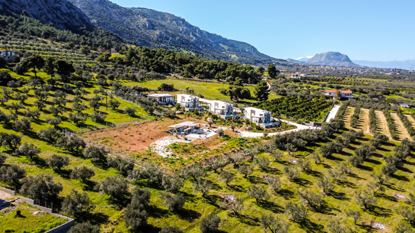 Επαγγελματική Φωτογράφιση, Πανοραμική φωτογραφία με Drone, πολυτελούς ξενοδοχείου στην Κόρινθο Επαγγελματική λήψη με Drone με φυσικό φωτισμό και υψηλή αισθητική, Επαγγελματική φωτογράφιση πολυτελούς ξενοδοχείου στην Κόρινθο με στόχο την ανάδειξη του χώρου μέσα από κατάλληλο φωτισμό και σύνθεση εικόνας - Cinematic Luxe Studio 0030-6934-26-03-29