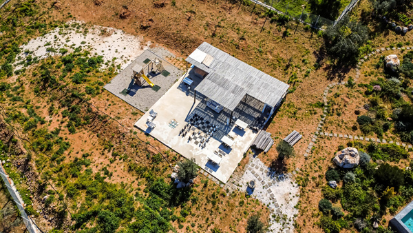 Επαγγελματική Φωτογράφιση, Πανοραμική φωτογραφία με Drone, πολυτελούς ξενοδοχείου στην Κόρινθο Επαγγελματική λήψη με Drone με φυσικό φωτισμό και υψηλή αισθητική, Επαγγελματική φωτογράφιση πολυτελούς ξενοδοχείου στην Κόρινθο με στόχο την ανάδειξη του χώρου μέσα από κατάλληλο φωτισμό και σύνθεση εικόνας - Cinematic Luxe Studio 0030-6934-26-03-29