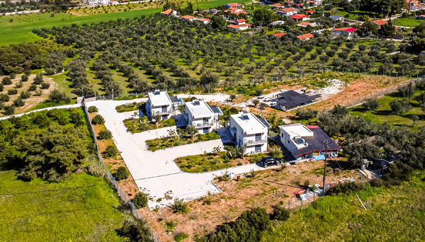 Επαγγελματική Φωτογράφιση, Πανοραμική φωτογραφία με Drone, πολυτελούς ξενοδοχείου στην Κόρινθο Επαγγελματική λήψη με Drone με φυσικό φωτισμό και υψηλή αισθητική, Επαγγελματική φωτογράφιση πολυτελούς ξενοδοχείου στην Κόρινθο με στόχο την ανάδειξη του χώρου μέσα από κατάλληλο φωτισμό και σύνθεση εικόνας - Cinematic Luxe Studio 0030-6934-26-03-29