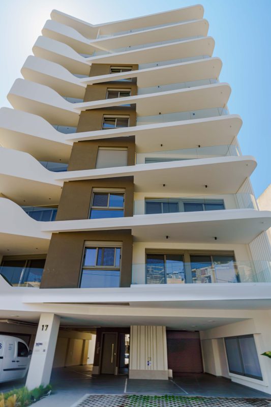 Επαγγελματική φωτογράφιση διαμερισμάτων για Golden Visa – Εξωτερική λήψη υψηλής αισθητικής, Cinematic Luxe Studio